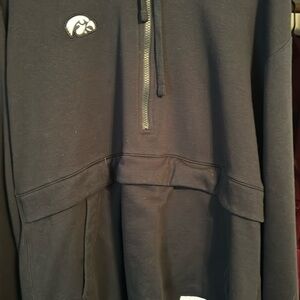 IOWA HAWKEYES CAMPUS COLLECTION MENS 1/4 ZIP JACKET